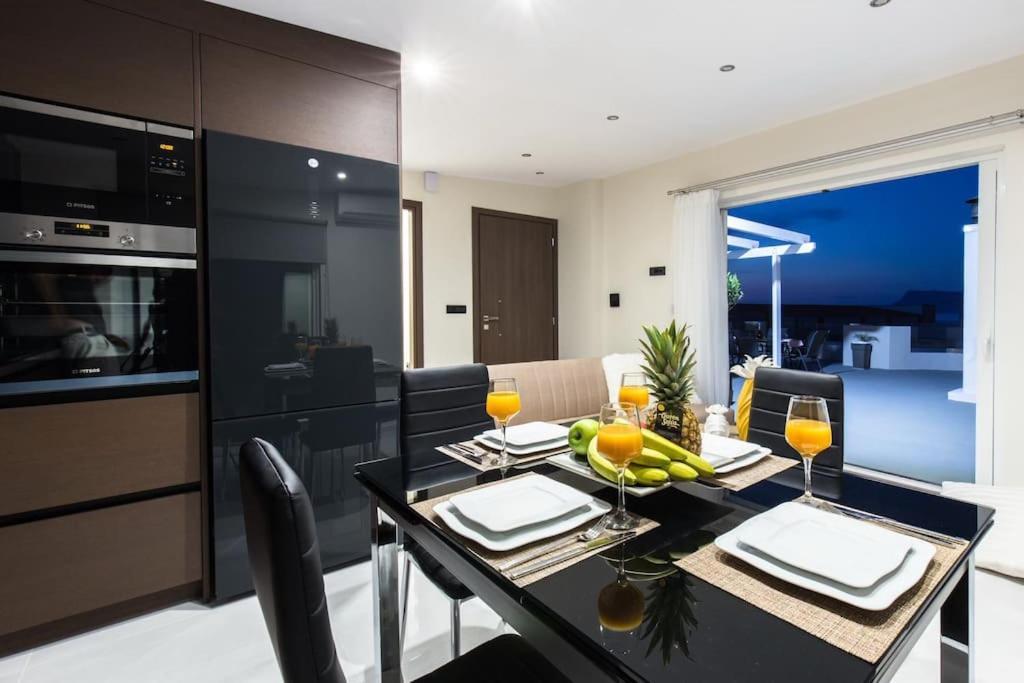 Home Sweet Home - Big Balcony With Great View 키사모스 외부 사진